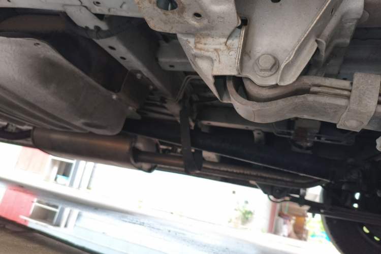 Used Jinbei Express 2018 2.0L Standard Version V19 Chassis Rear Left