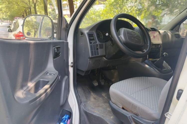 Used Jinbei Express 2018 2.0L Standard Version V19 Driver Seat