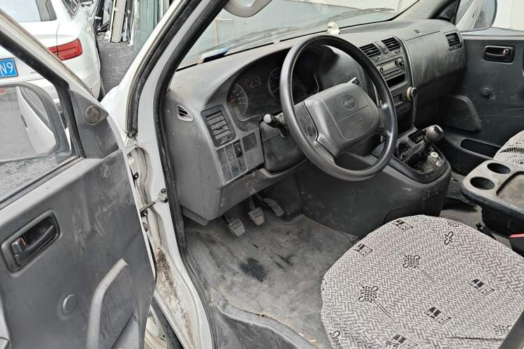 Used Jinbei Express 2018 2.0L Standard Version V19 Driver Seat