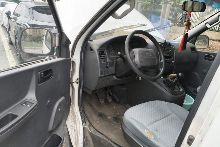 Used Jinbei Express 2018 2.0L Standard Version V19 Driver Seat