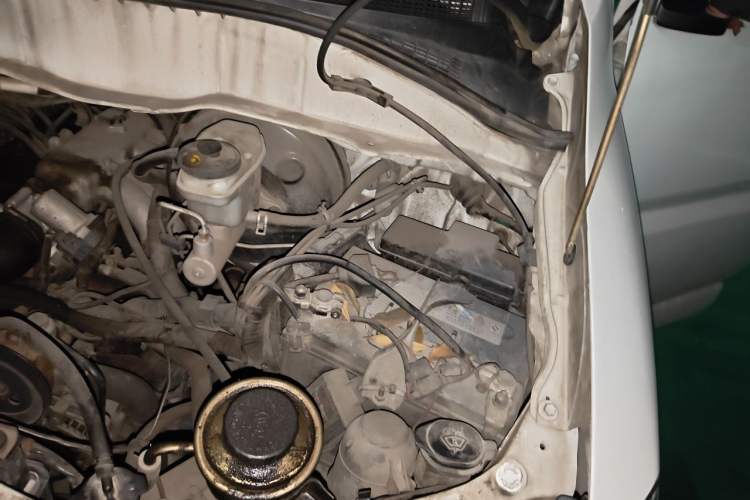 Used Jinbei Express 2018 2.0L Standard Version V19 Engine Bay Left