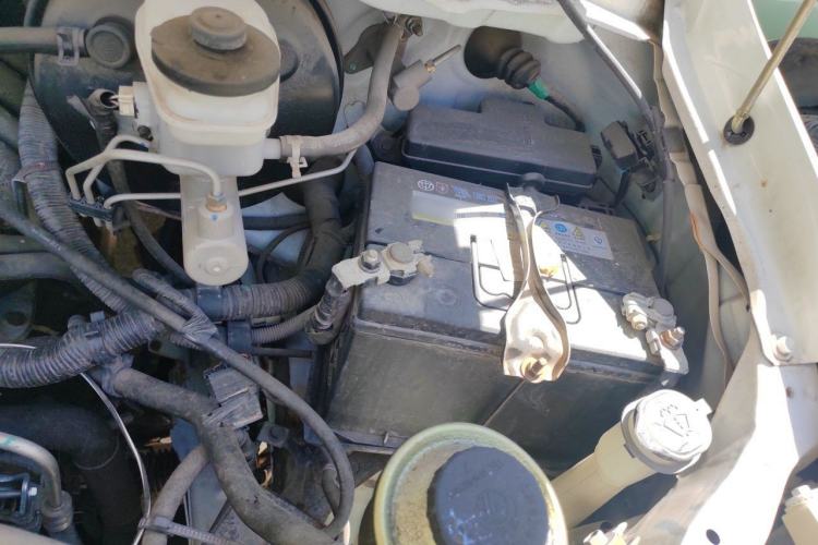 Used Jinbei Express 2018 2.0L Standard Version V19 Engine Bay Left
