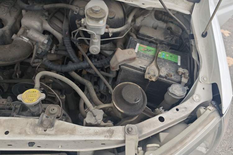Used Jinbei Express 2018 2.0L Standard Version V19 Engine Bay Left