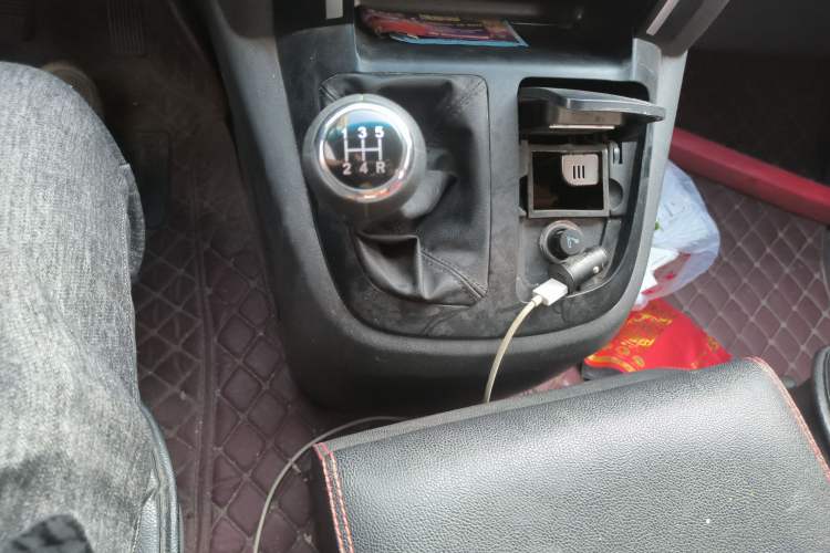 Used Jinbei Express 2018 2.0L Standard Version V19 Gear Lever