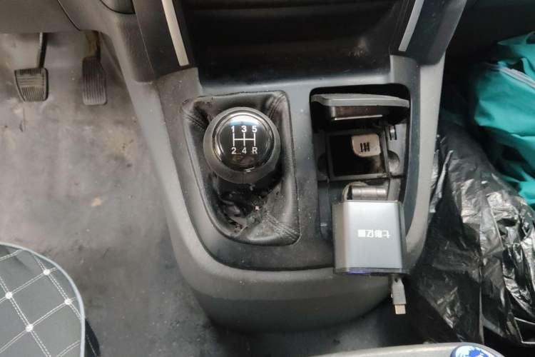 Used Jinbei Express 2018 2.0L Standard Version V19 Gear Lever