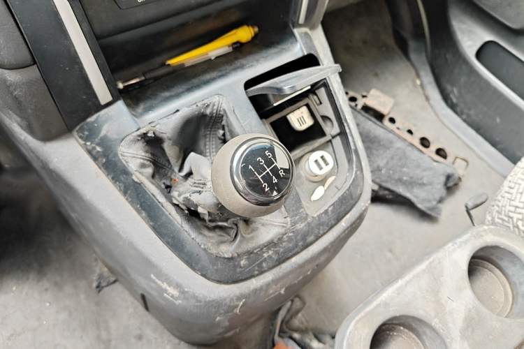 Used Jinbei Express 2018 2.0L Standard Version V19 Gear Lever