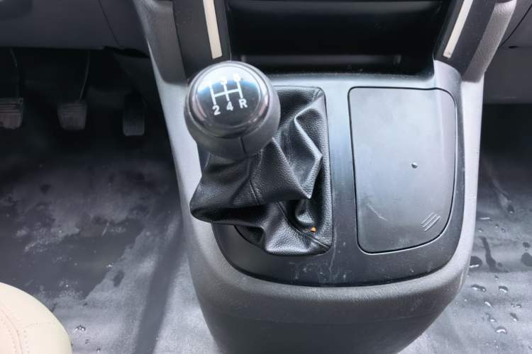Used Jinbei Express 2018 2.0L Standard Version V19 Gear Lever