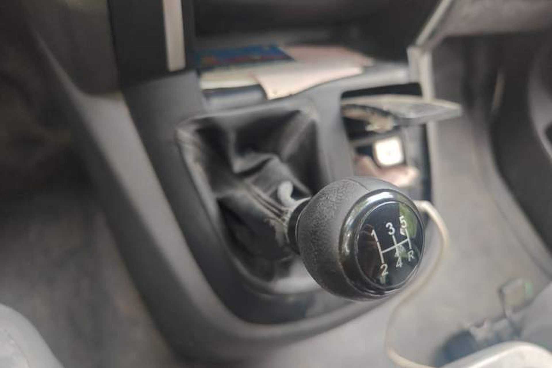 Used Jinbei Express 2018 2.0L Standard Version V19 Gear Lever
