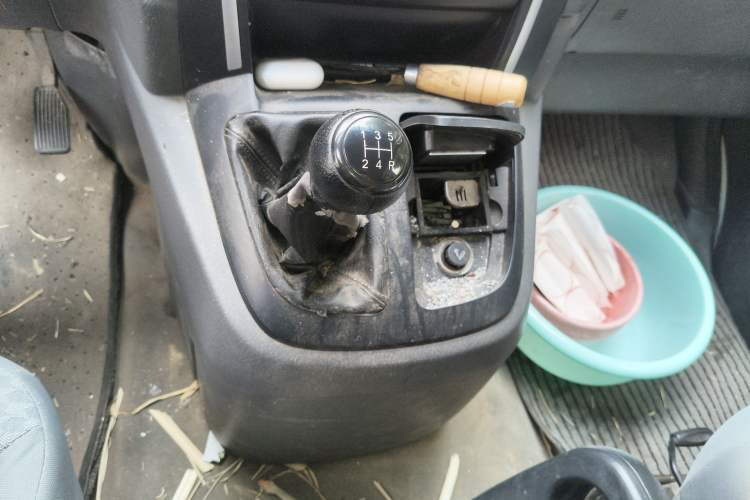 Used Jinbei Express 2018 2.0L Standard Version V19 Gear Lever
