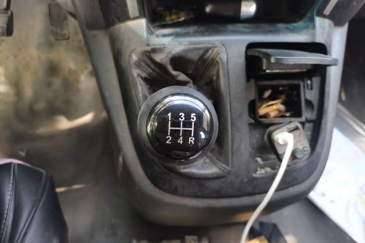 Used Jinbei Express 2018 2.0L Standard Version V19 Gear Lever