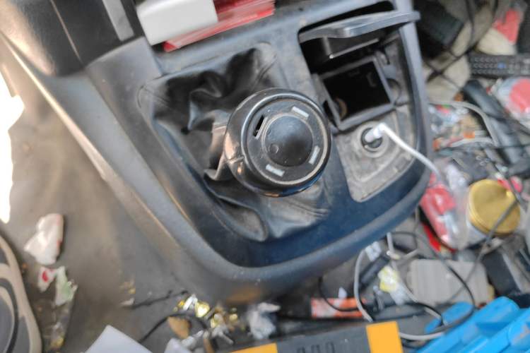 Used Jinbei Express 2018 2.0L Standard Version V19 Gear Lever