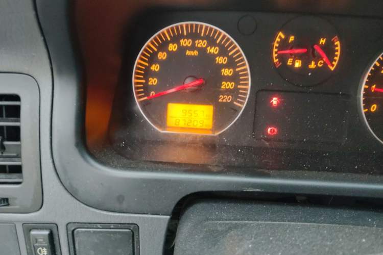 Used Jinbei Express 2018 2.0L Standard Version V19 Odometer Close Up