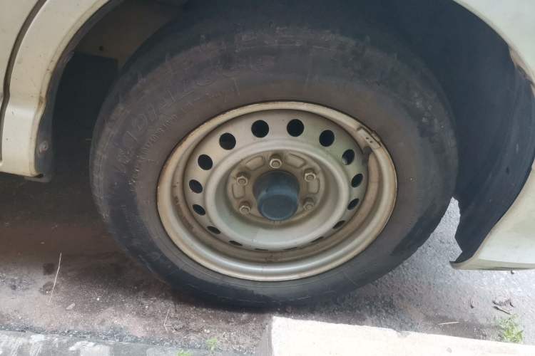 Used Jinbei Express 2018 2.0L Standard Version V19 Right Front Wheel Hub