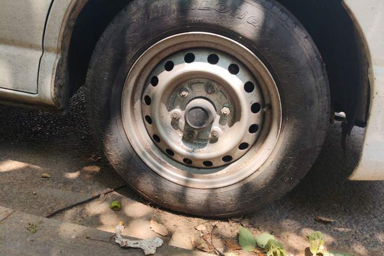 Used Jinbei Express 2018 2.0L Standard Version V19 Right Front Wheel Hub