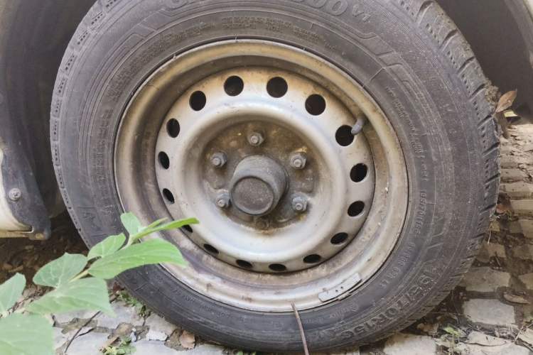 Used Jinbei Express 2018 2.0L Standard Version V19 Right Front Wheel Hub