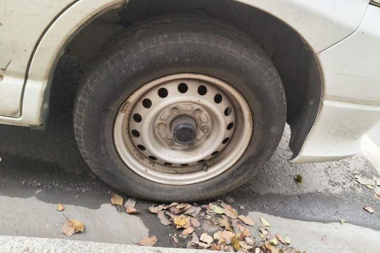 Used Jinbei Express 2018 2.0L Standard Version V19 Right Front Wheel Hub