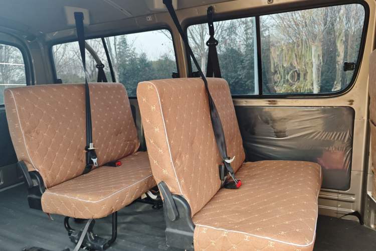Used Jinbei Express 2019 2.0L Standard Version China VI 1TZS Interior 4