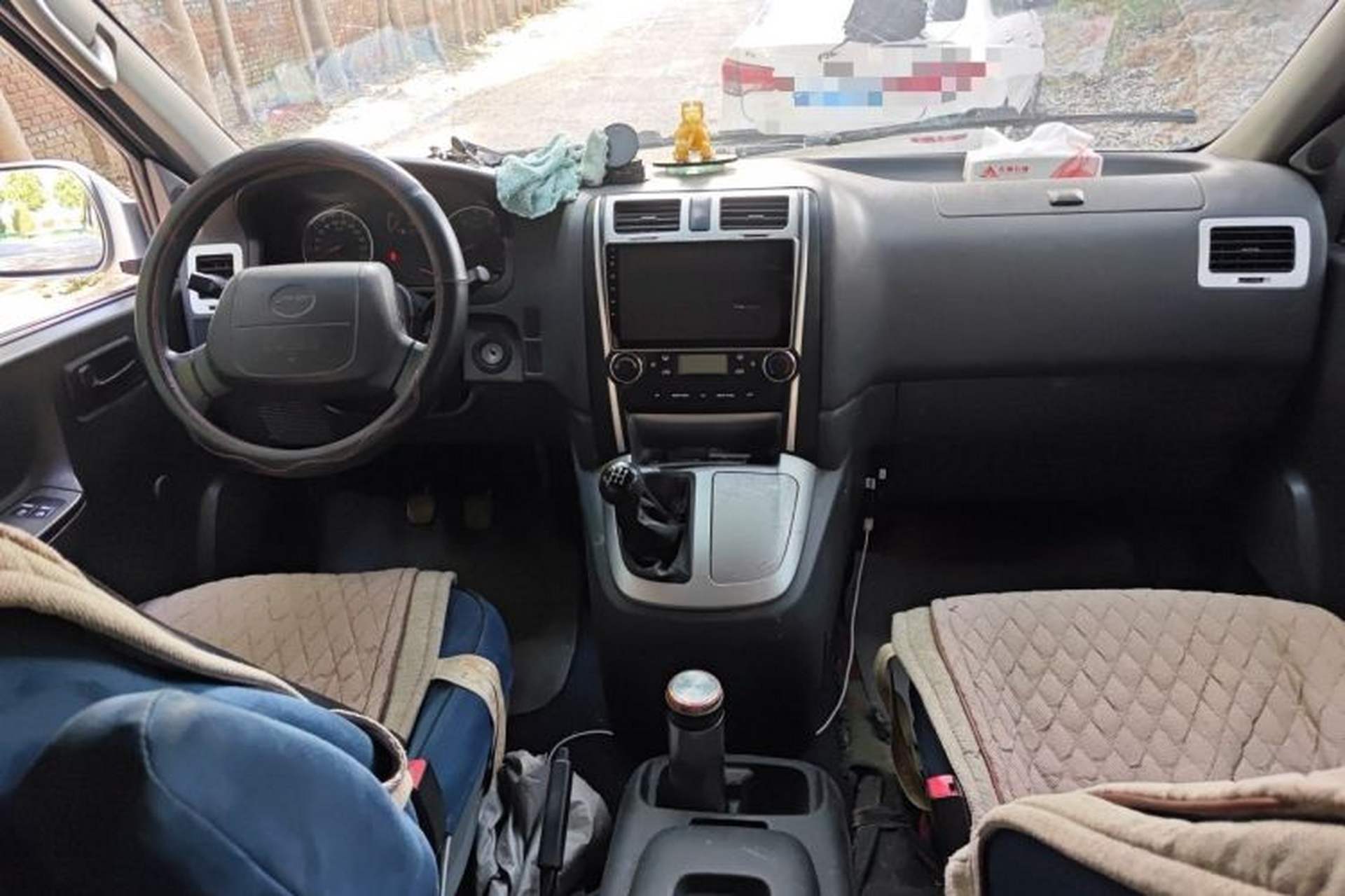 Used Jinbei Express 2019 2.0L Luxury Version China VI 1TZS Center Console