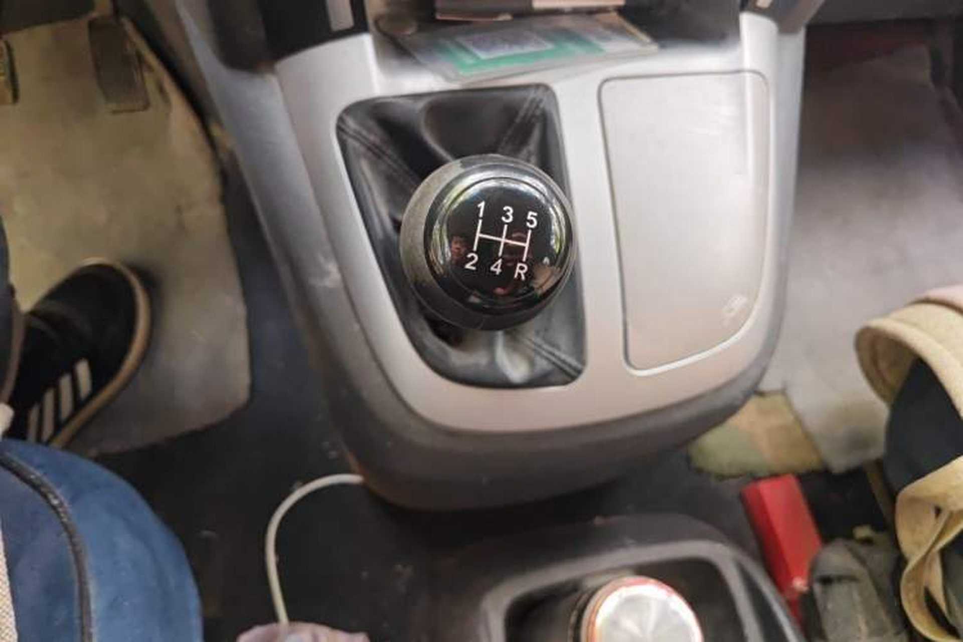Used Jinbei Express 2019 2.0L Luxury Version China VI 1TZS Gear Lever