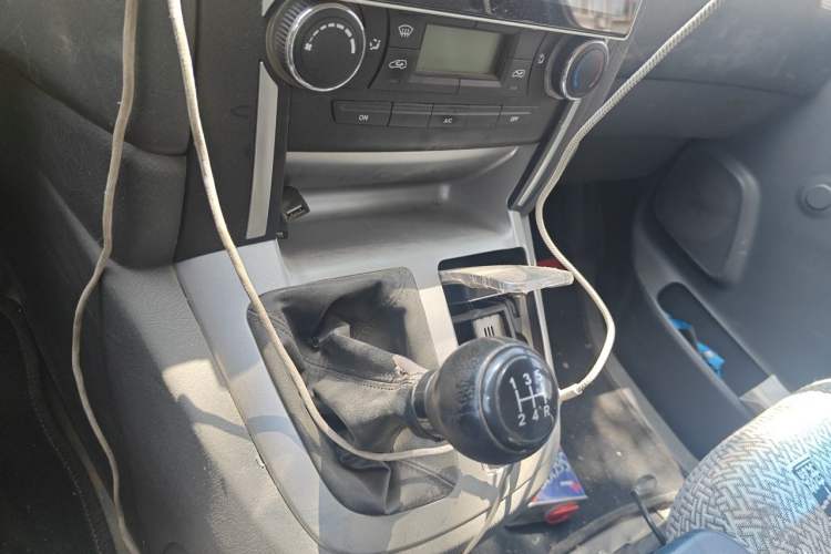 Used Jinbei Express 2019 2.0L Standard Version China VI 1TZS Gear Lever