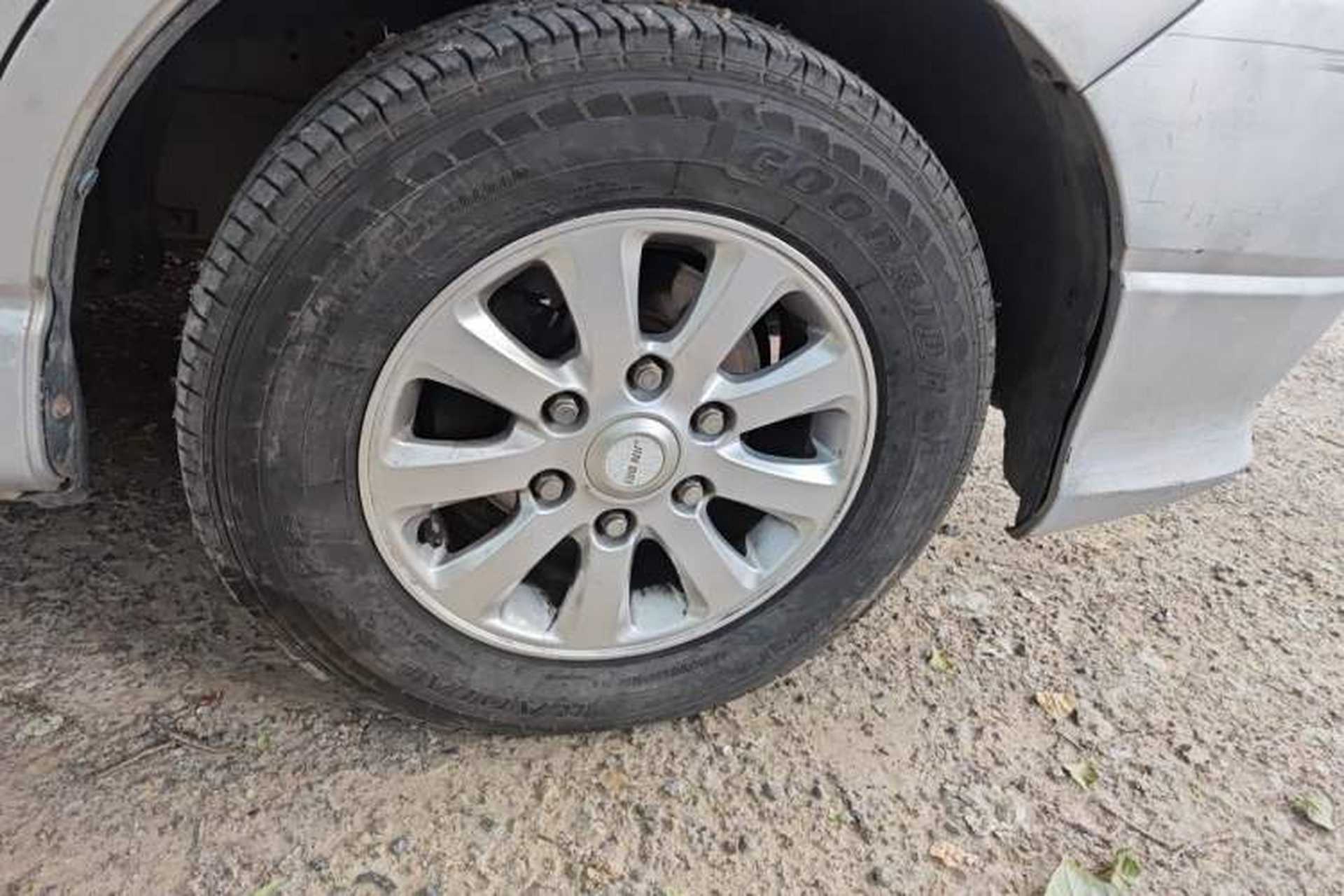 Used Jinbei Express 2019 2.0L Luxury Version China VI 1TZS Right Front Wheel Hub