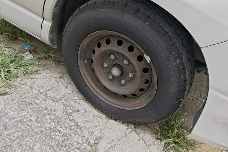 Used Jinbei Express 2019 2.0L Luxury Version China VI 1TZS Right Front Wheel Hub