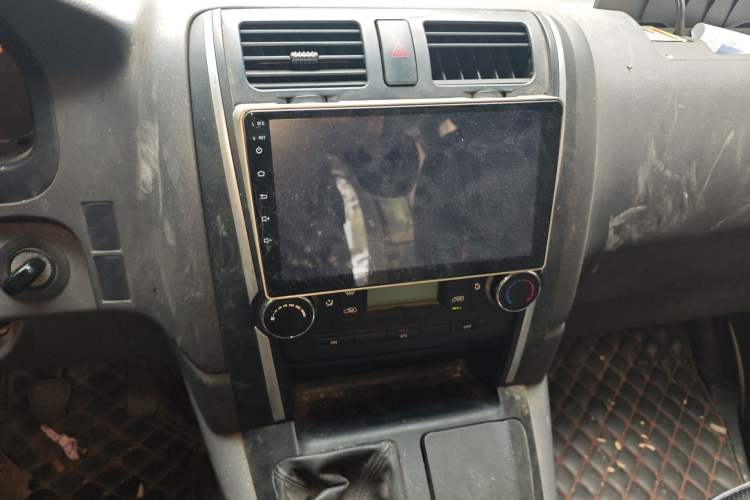 Used Jinbei Express 2019 2.0L Standard Version China VI 1TZS Audio And AC Panel