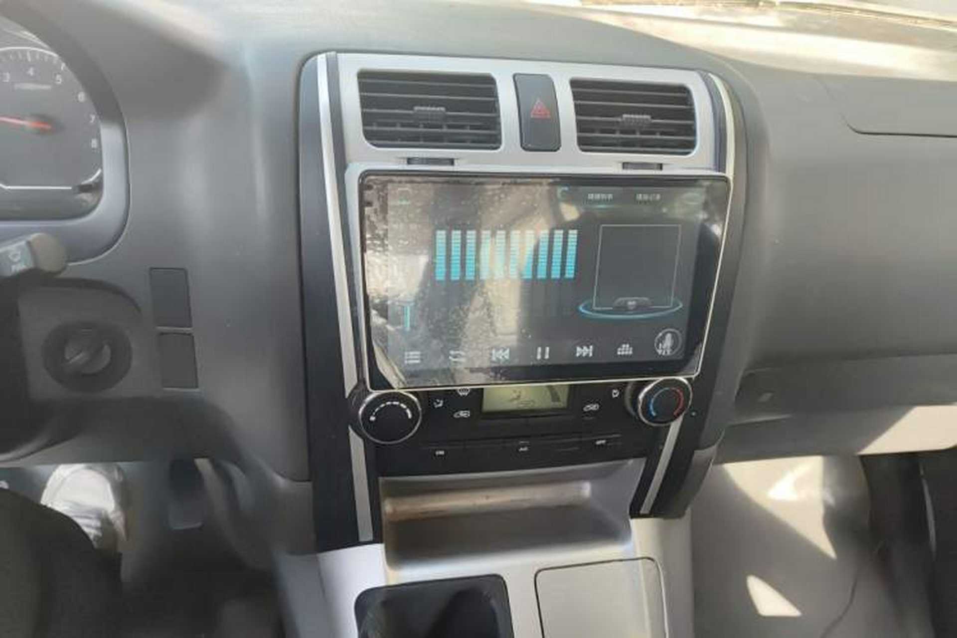 Used Jinbei Express 2019 2.0L Standard Version China VI 1TZS Audio And AC Panel