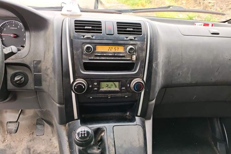 Used Jinbei Express 2019 2.0L Standard Version China VI 1TZS Audio And AC Panel