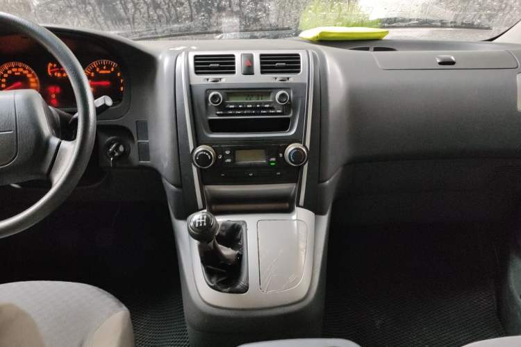 Used Jinbei Express 2019 2.0L Standard Version China VI 1TZS Audio And AC Panel
