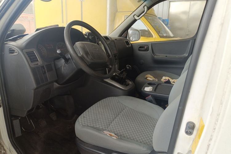 Used Jinbei Express 2019 2.0L Standard Version China VI 1TZS Center Console