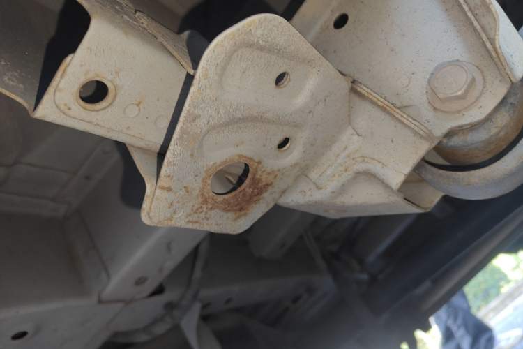 Used Jinbei Express 2019 2.0L Standard Version China VI 1TZS Chassis Rear Left