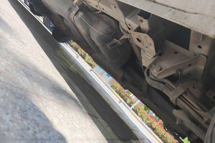 Used Jinbei Express 2019 2.0L Standard Version China VI 1TZS Chassis Rear Left