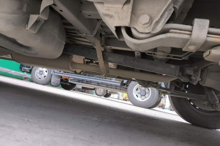 Used Jinbei Express 2019 2.0L Standard Version China VI 1TZS Chassis Rear Left