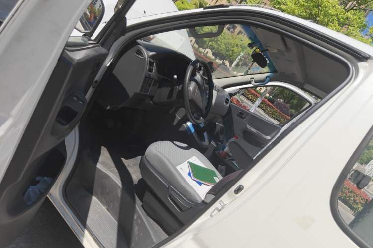 Used Jinbei Express 2019 2.0L Standard Version China VI 1TZS Driver Seat