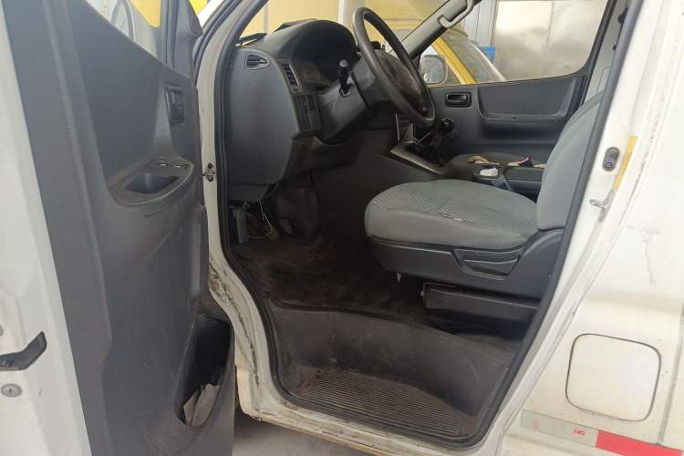 Used Jinbei Express 2019 2.0L Standard Version China VI 1TZS Driver Seat