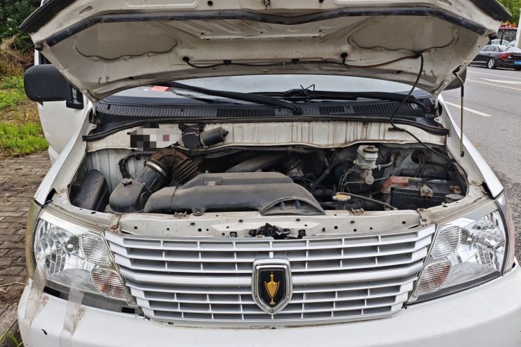 Used Jinbei Express 2019 2.0L Standard Version China VI 1TZS Engine Bay