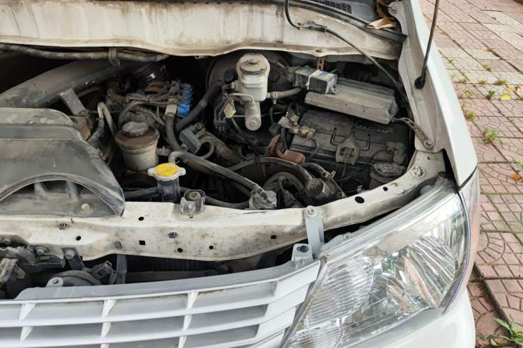 Used Jinbei Express 2019 2.0L Standard Version China VI 1TZS Engine Bay Left