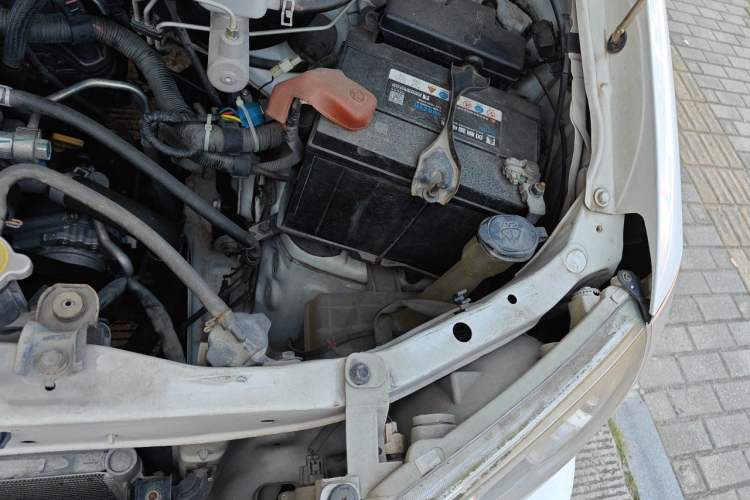 Used Jinbei Express 2019 2.0L Standard Version China VI 1TZS Engine Bay Left