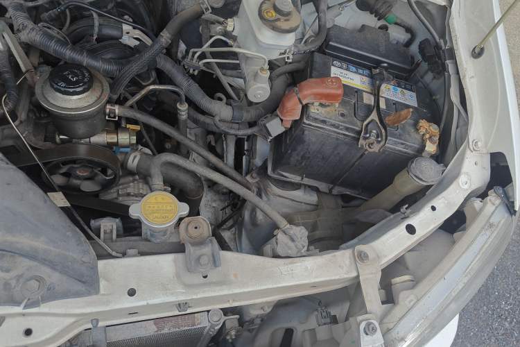 Used Jinbei Express 2019 2.0L Standard Version China VI 1TZS Engine Bay Left