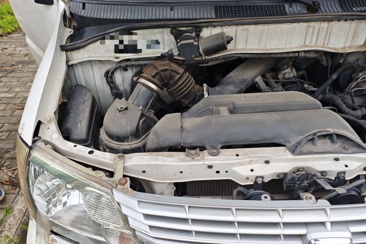 Used Jinbei Express 2019 2.0L Standard Version China VI 1TZS Engine Bay Right