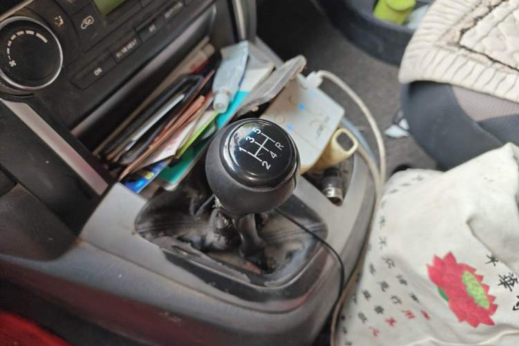Used Jinbei Express 2019 2.0L Luxury Version China VI 1TZS Gear Lever