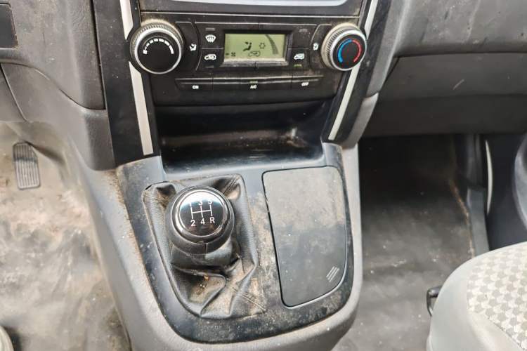 Used Jinbei Express 2019 2.0L Standard Version China VI 1TZS Gear Lever
