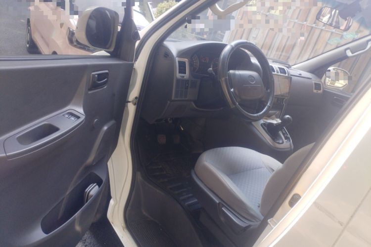 Used Jinbei Express 2019 2.0L Standard Version China VI 1TZS Interior 3