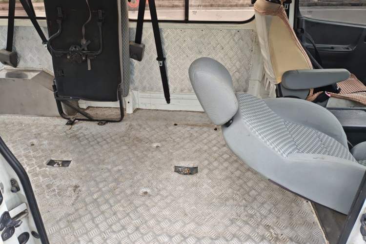 Used Jinbei Express 2019 2.0L Standard Version China VI 1TZS Left Rear Seat