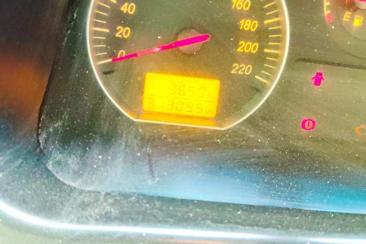 Used Jinbei Express 2019 2.0L Standard Version China VI 1TZS Odometer Close Up
