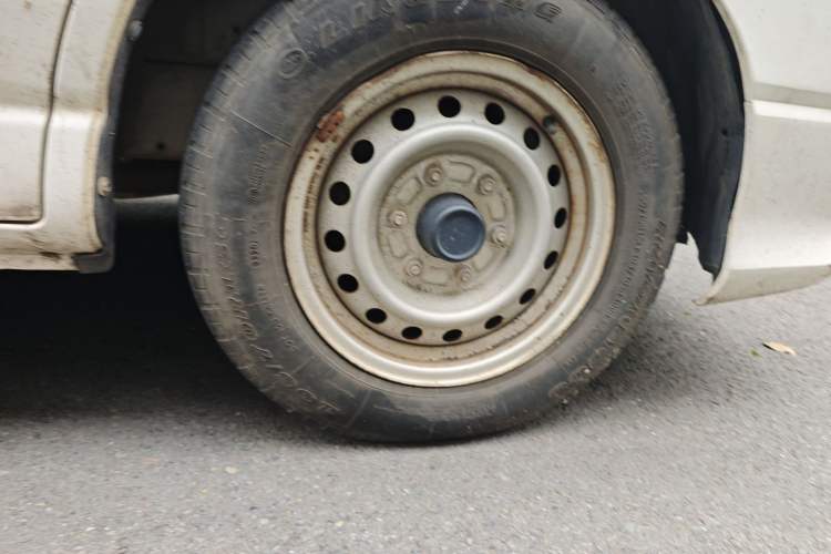 Used Jinbei Express 2019 2.0L Standard Version China VI 1TZS Right Front Wheel Hub