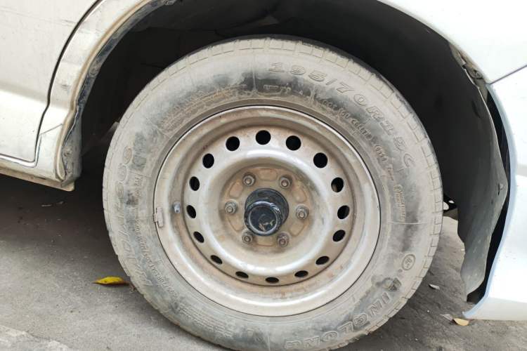 Used Jinbei Express 2019 2.0L Standard Version China VI 1TZS Right Front Wheel Hub