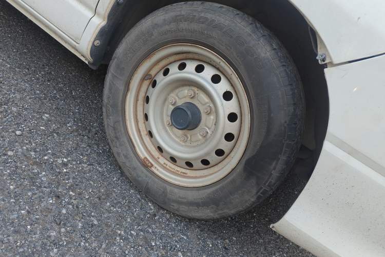 Used Jinbei Express 2019 2.0L Standard Version China VI 1TZS Right Front Wheel Hub