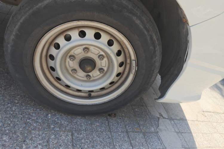 Used Jinbei Express 2019 2.0L Standard Version China VI 1TZS Right Front Wheel Hub